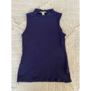 Ribbed high-neck tank